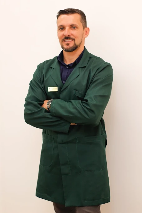Dr. Roger Costa, cirurgião-dentista da Odonto Center