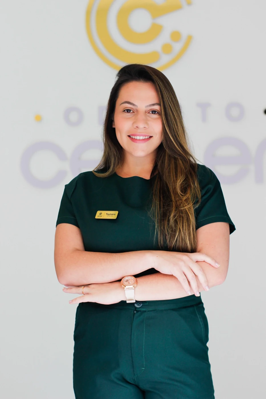 Taynara, secretária da Odonto Center